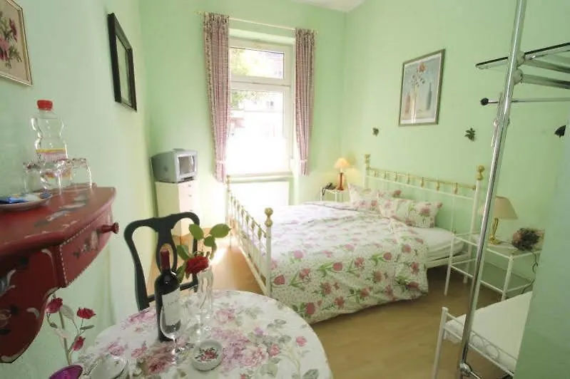 フランクフルト アカーサ ベッド＆ブレックファースト Bed & Breakfast