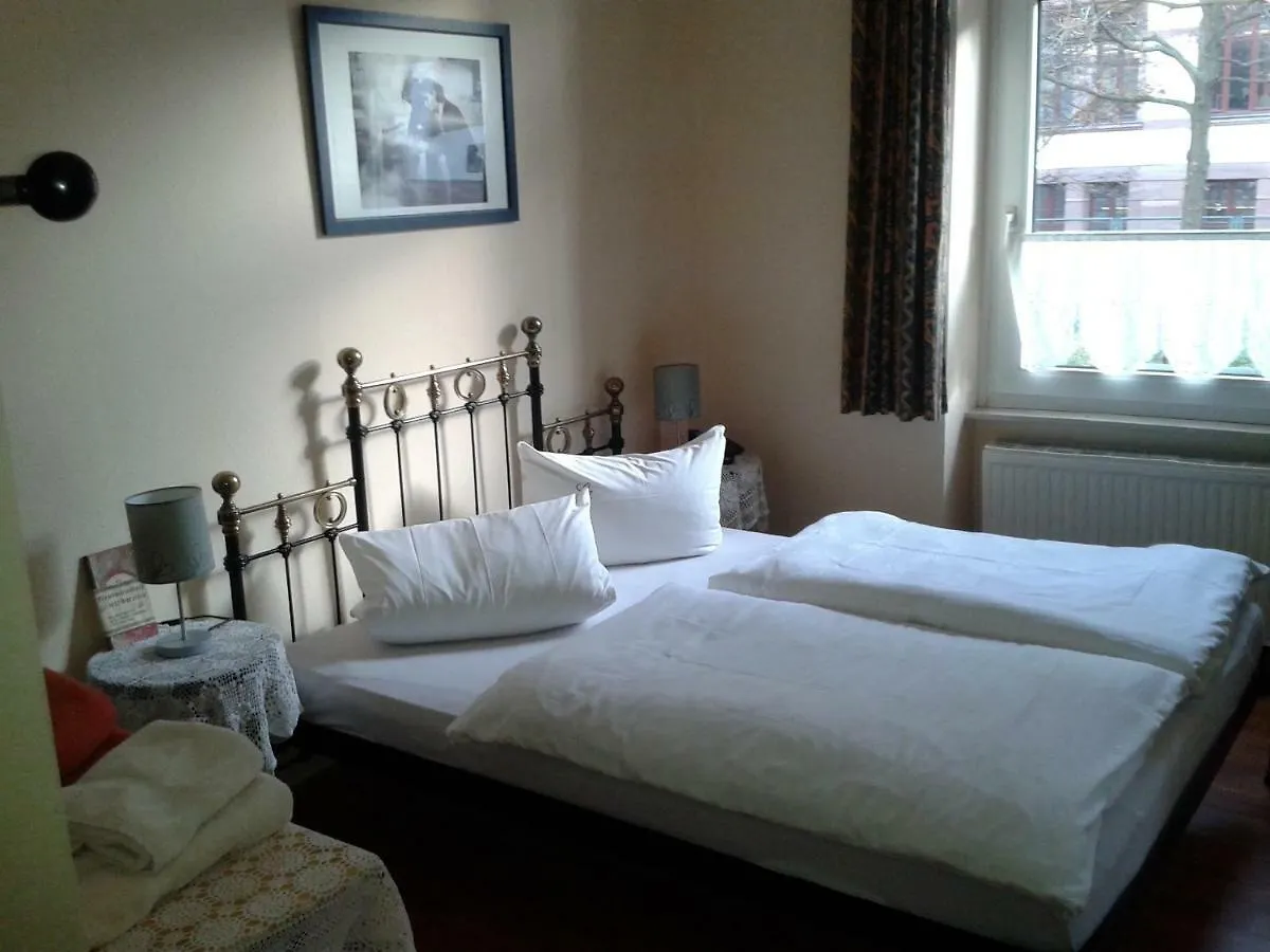 フランクフルト アカーサ ベッド＆ブレックファースト Bed & Breakfast